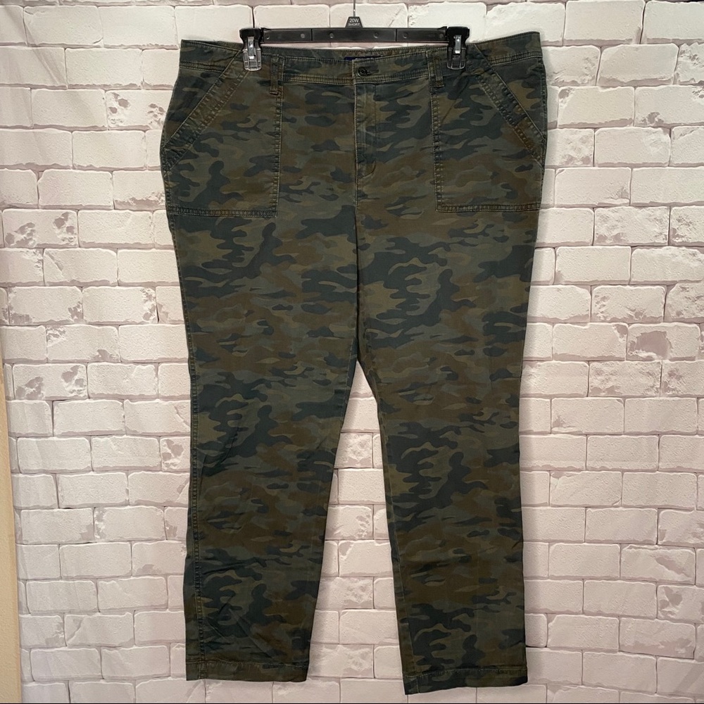 Chaps Camouflage Khakis Wide Leg 20W